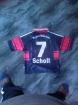 Original signiertes Kindertrikot Bayern/Scholl. Anschauen